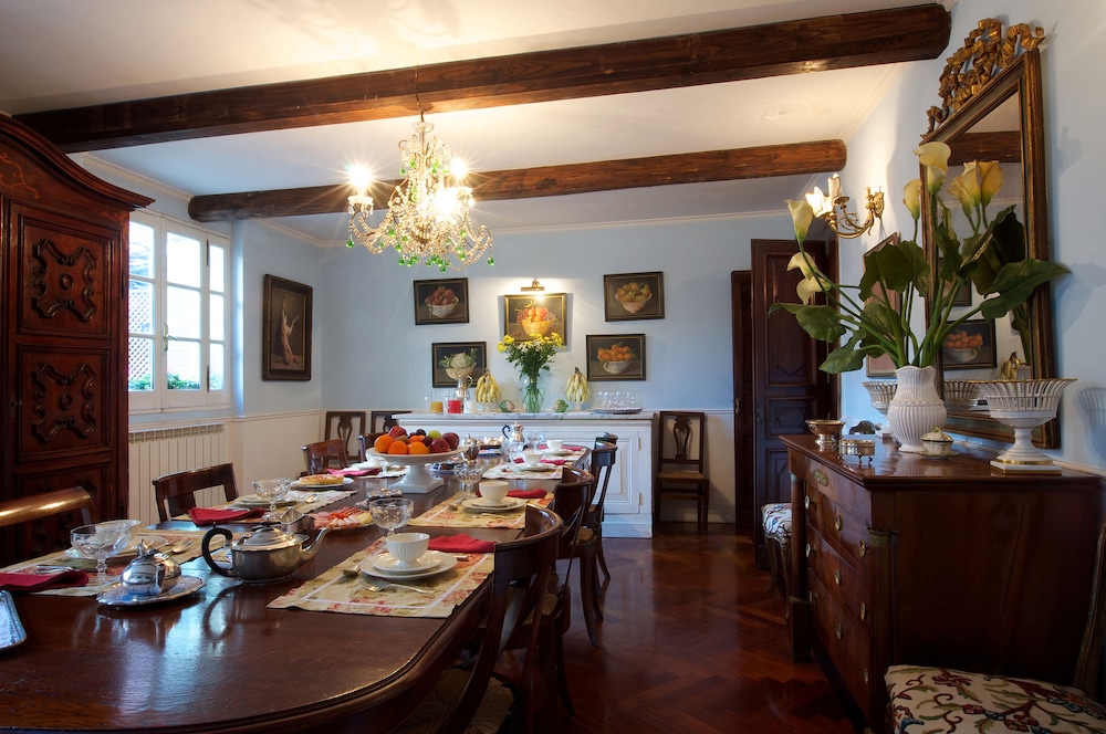 Guest House Arco dei Tolomei by null