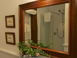 Shower, hair dryer, towels - Guest House Arco dei Tolomei (Rome)