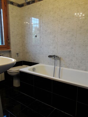 雙人房單人入住 | 浴室 | 淋浴設備、雨淋花灑、免費梳洗用品、風筒