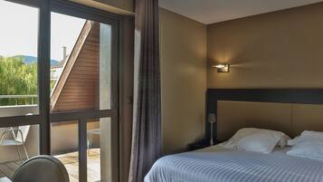 Comfort Double Room | In-room safe, desk, soundproofing, free cribs/infant beds