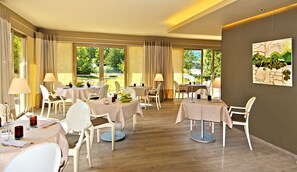 Déjeuner et dîner servis sur place