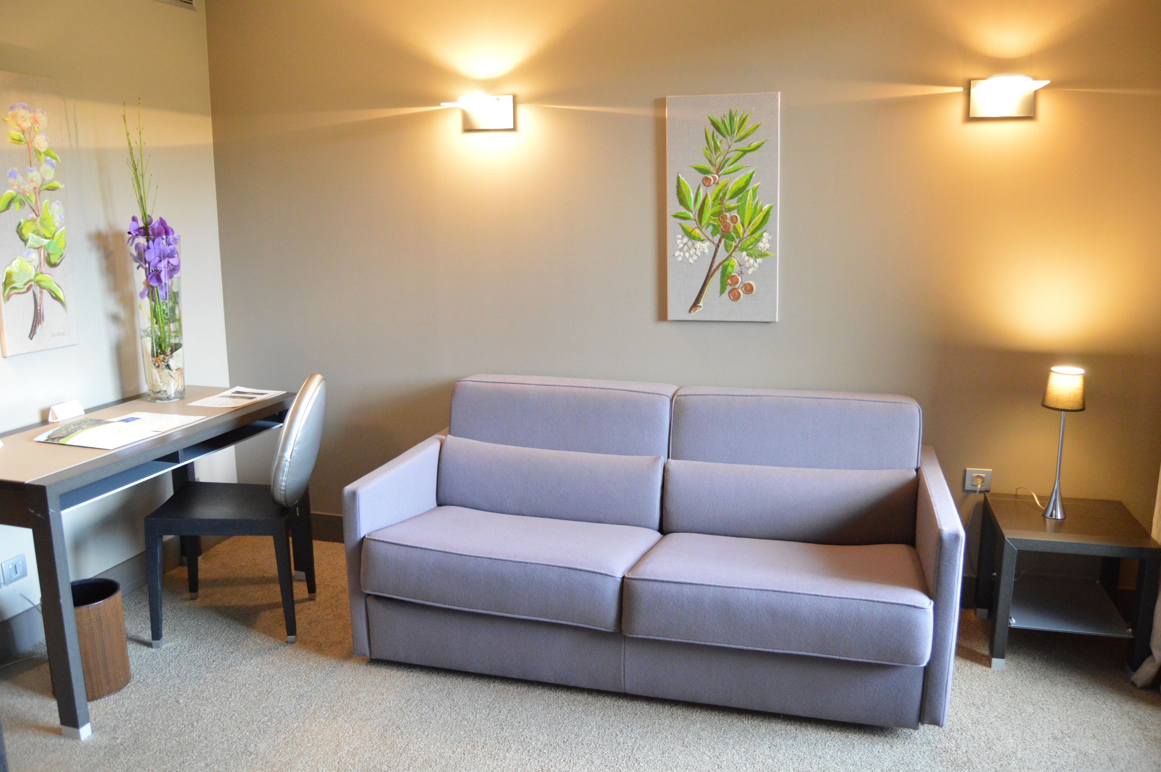 suite, lake view | living area | flat-screen tv