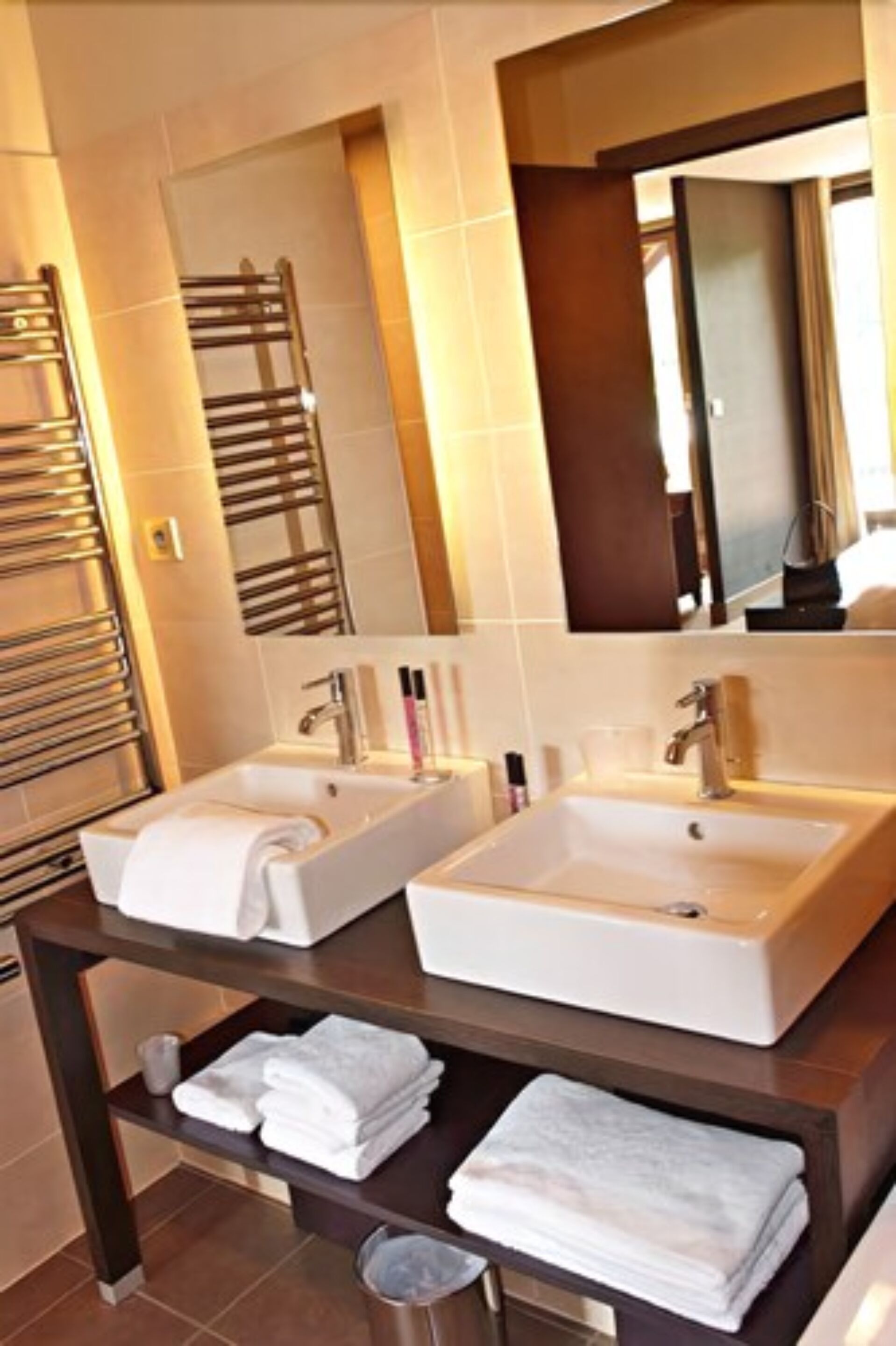 suite, lake view | bathroom | free toiletries, hair dryer, towels