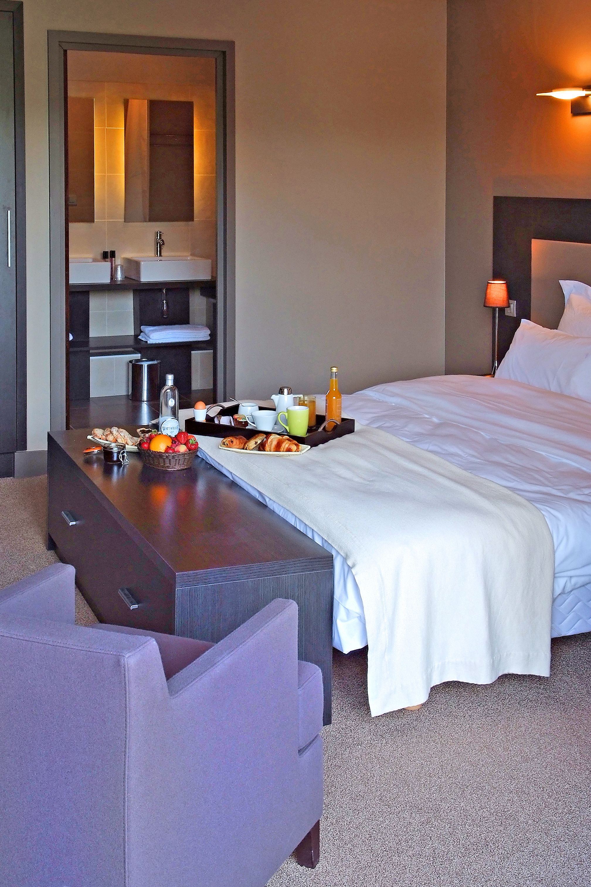 suite, lake view | in-room dining