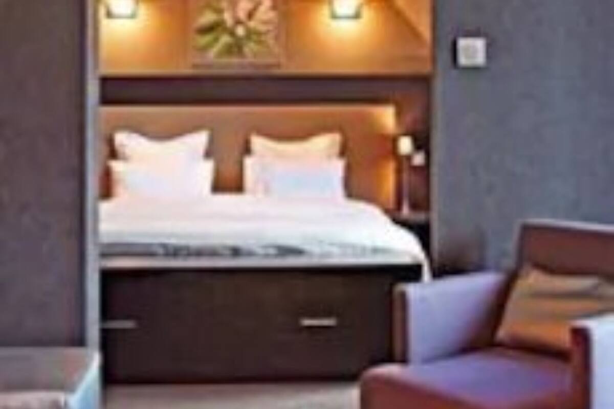 In-room safe, desk, soundproofing, cribs (free)
