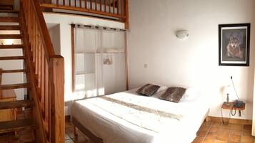 Individually decorated, individually furnished, soundproofing, free WiFi