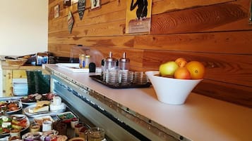 Petit déjeuner buffet compris tous les jours