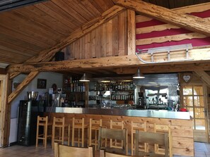 Bar (in der Unterkunft)