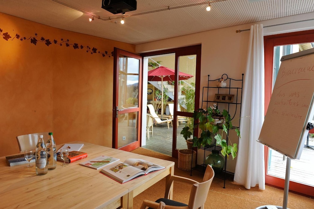 L'AUBIER Eco-Hôtel Montezillon by null