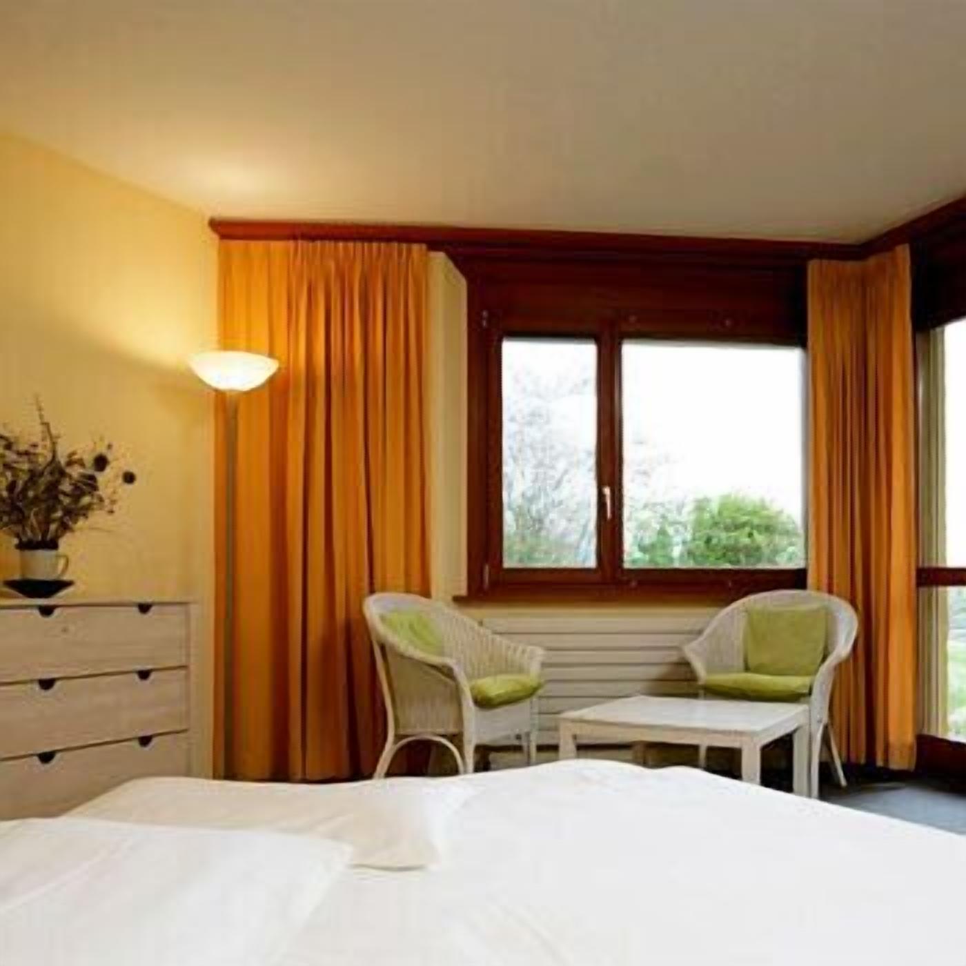 desk, soundproofing, internet, bed sheets