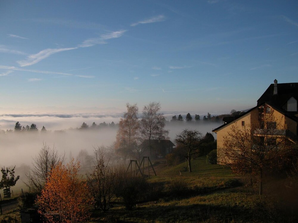 L'AUBIER Eco-Hôtel Montezillon by null