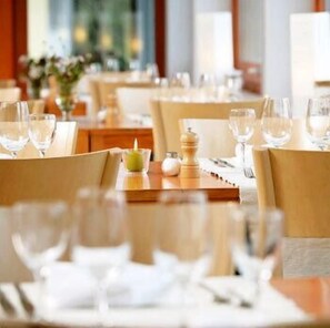 Dining - EcoHotel L'Aubier (Rochefort)