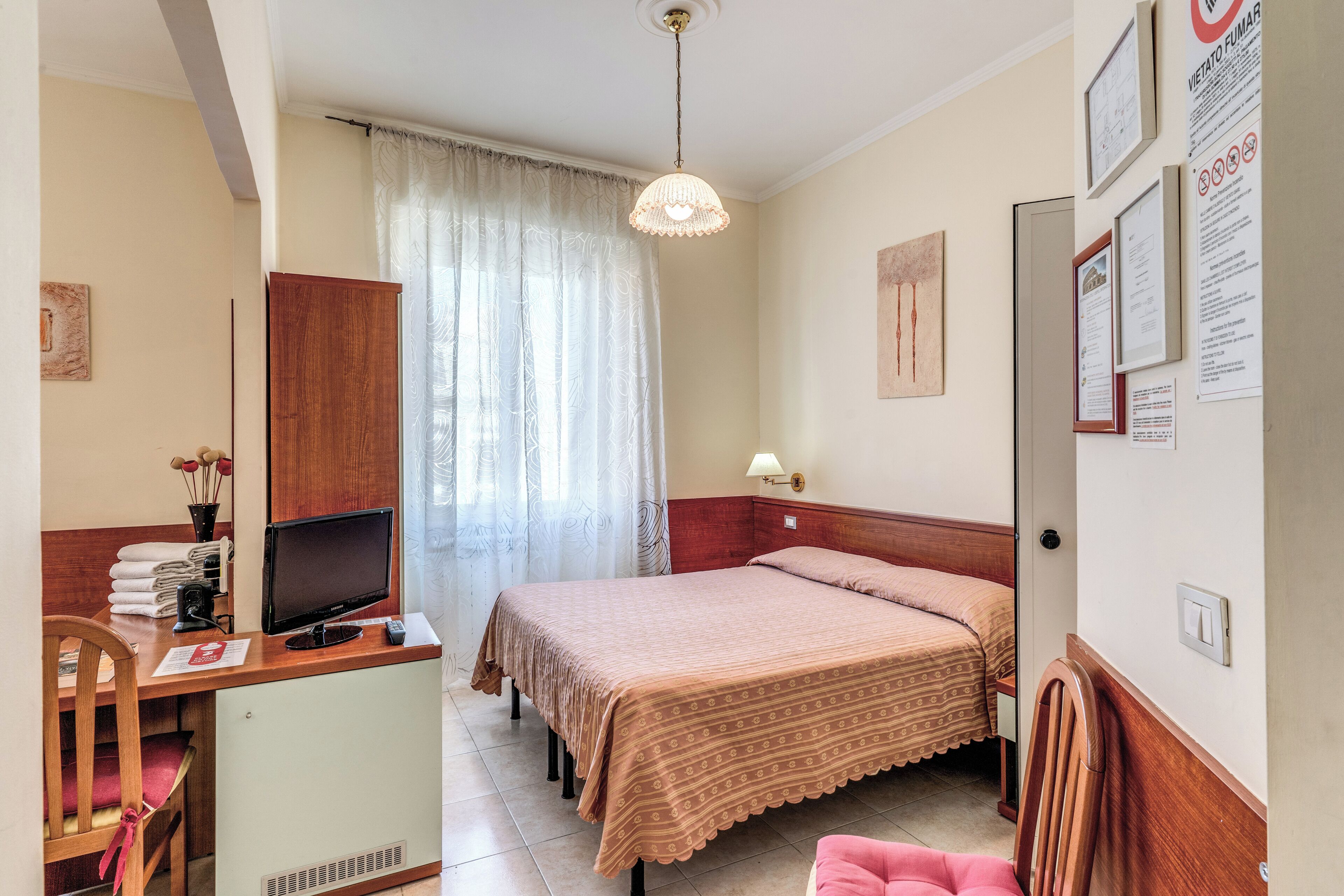 quadruple room | desk, free cots/infant beds, free wifi