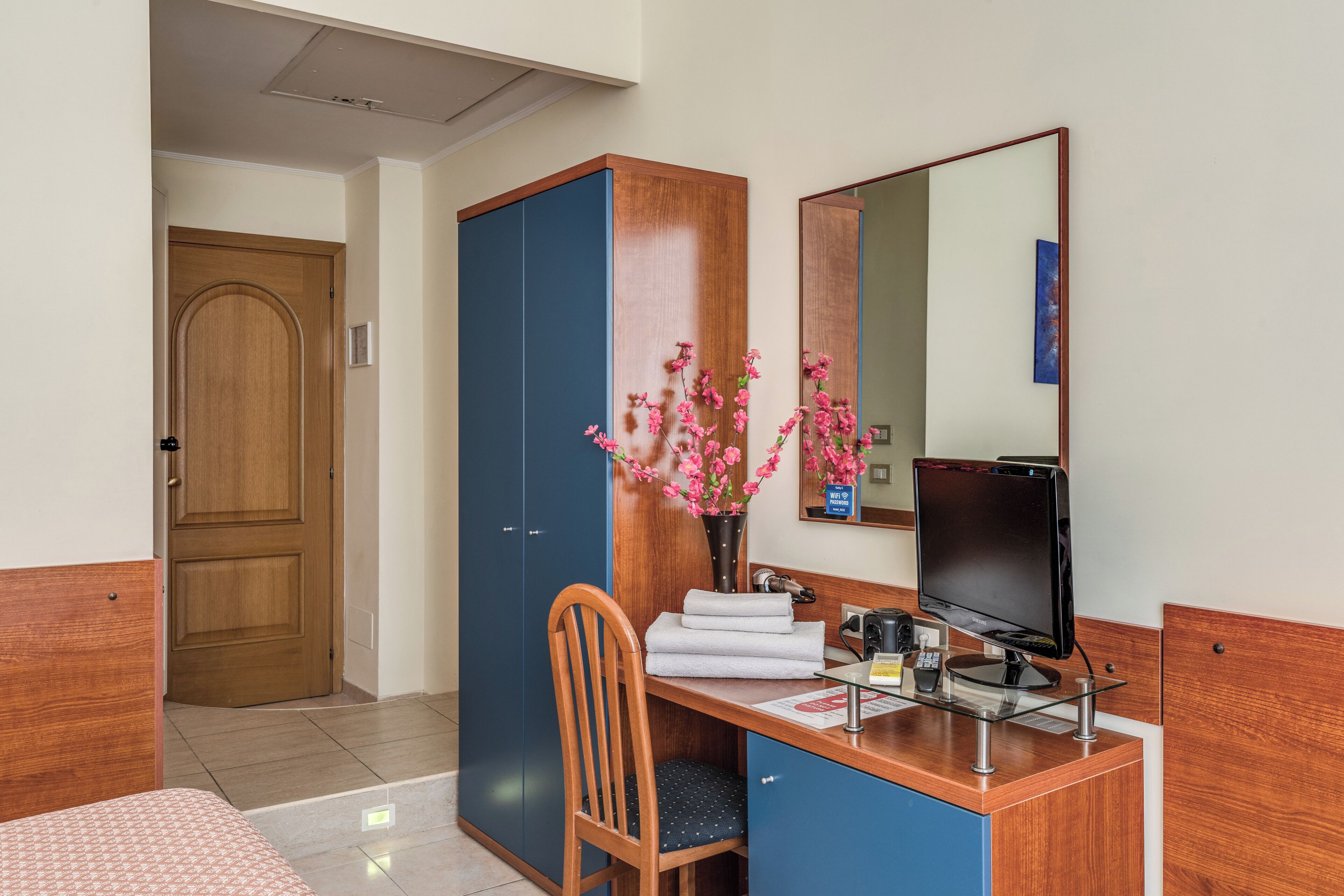 double room | desk, free cots/infant beds, free wifi