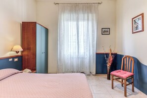 Phòng đôi | Bàn, nôi (giường cho trẻ sơ sinh) miễn phí 