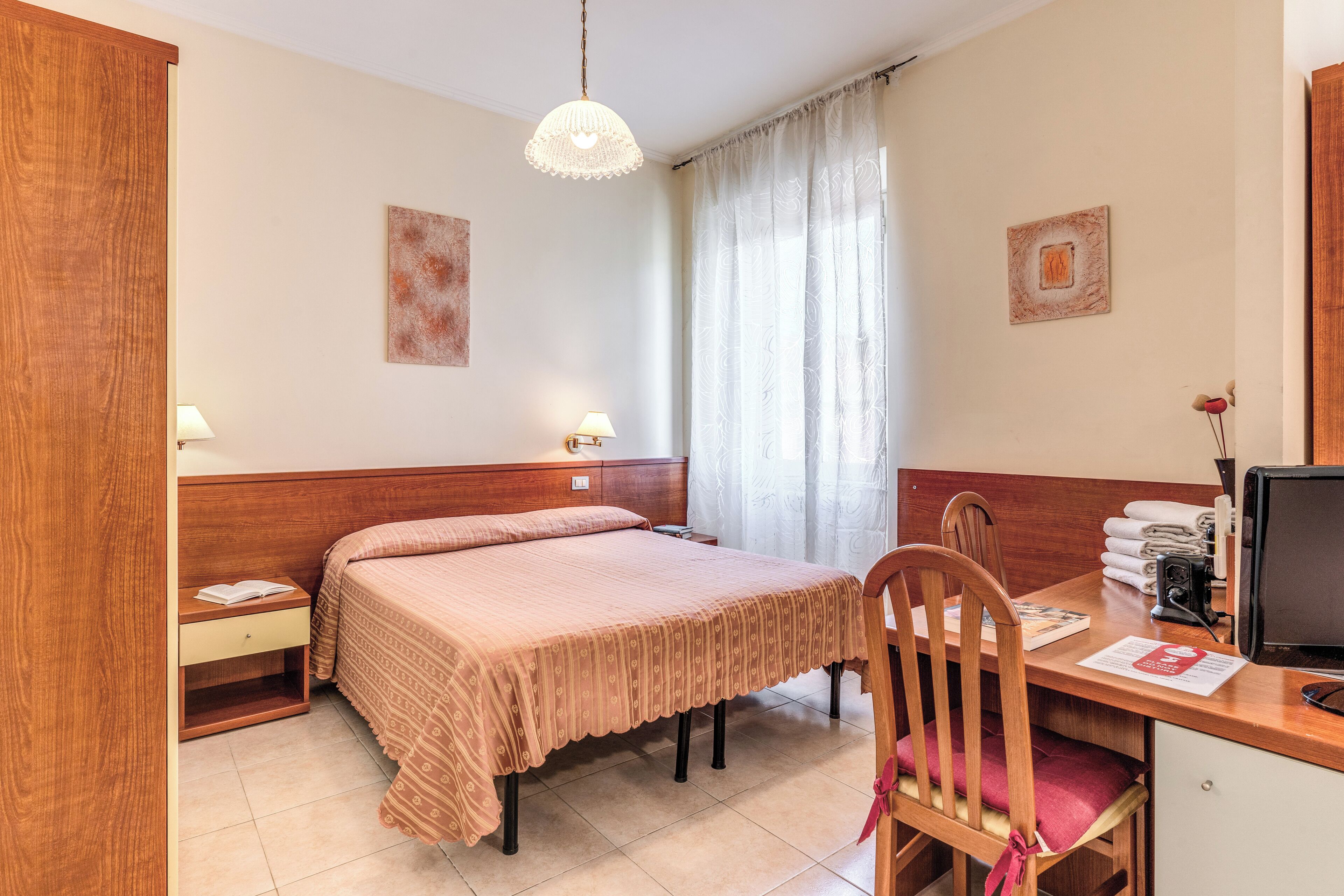 quadruple room | desk, free cots/infant beds, free wifi