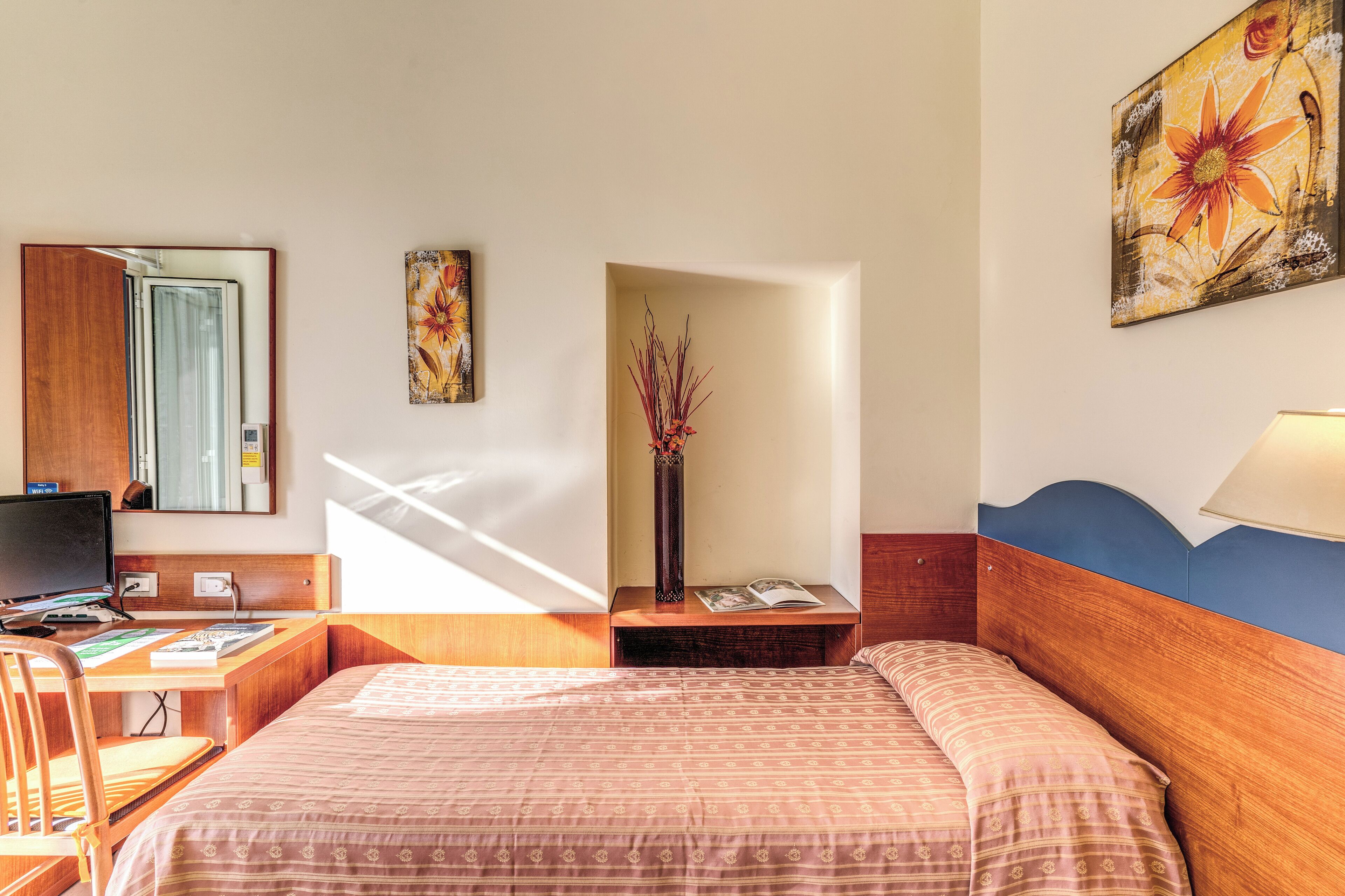 single room | desk, free cots/infant beds, free wifi