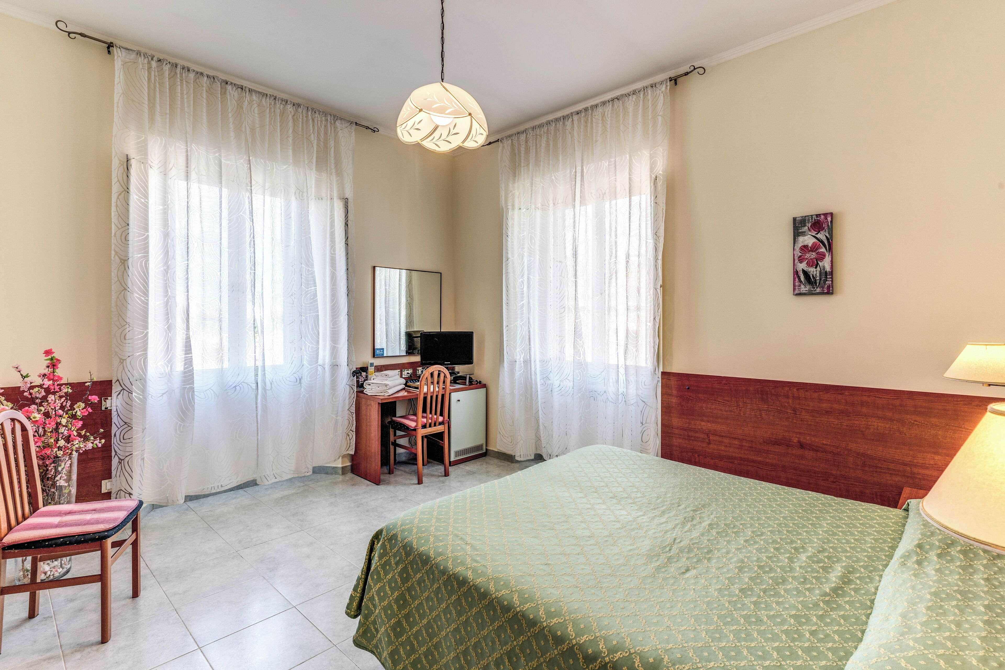 double room | desk, free cots/infant beds, free wifi