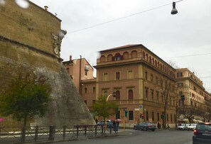 Vista frontal de la propiedad