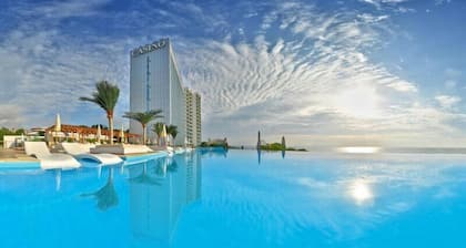 INTERNATIONAL Hotel Casino & Tower Suites