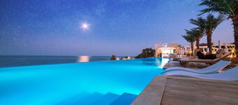 INTERNATIONAL Hotel Casino & Tower Suites