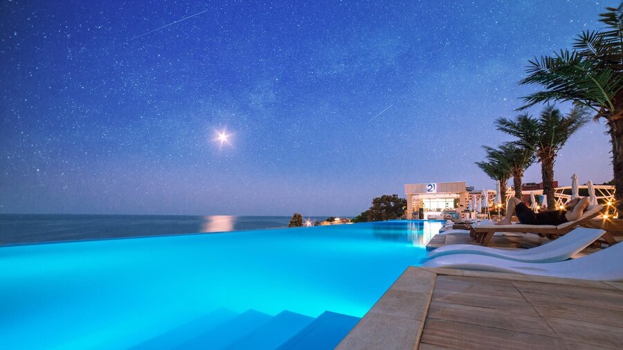 INTERNATIONAL Hotel Casino & Tower Suites