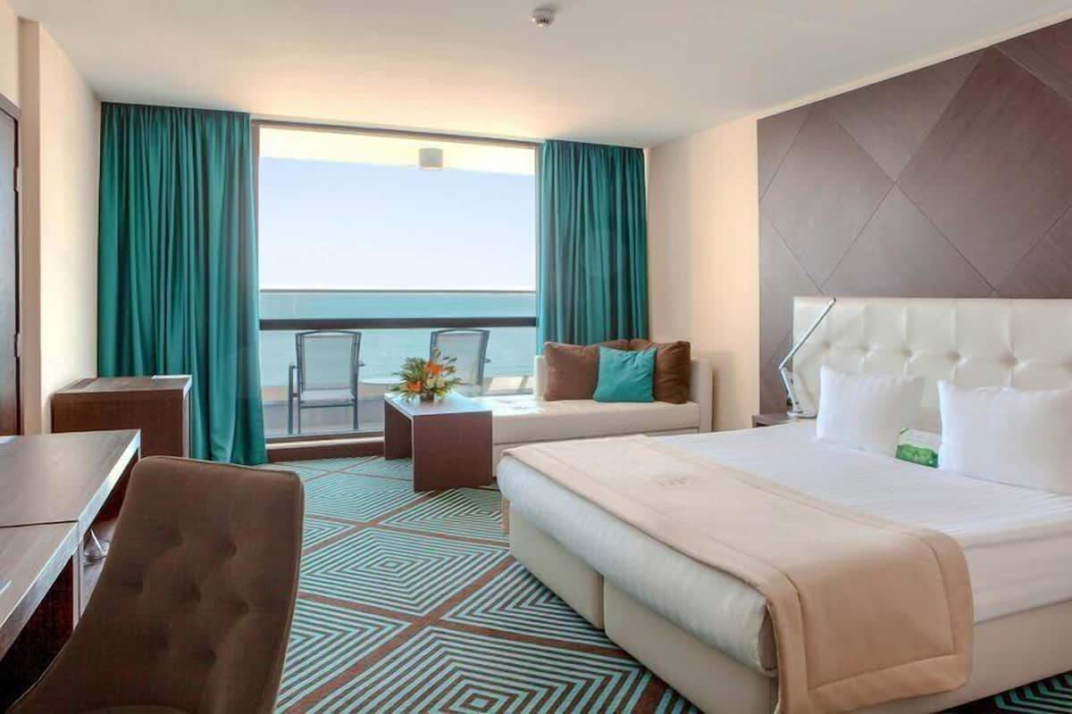 Executive Room with Balcony and Executive Lounge Access - Wellness package | Ropa de cama de alta calidad, minibar, caja fuerte y escritorio