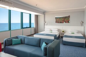 Deluxe Double or Twin Room with Sea View - Wellness package | Sängtillbehör av högsta kvalitet och minibar