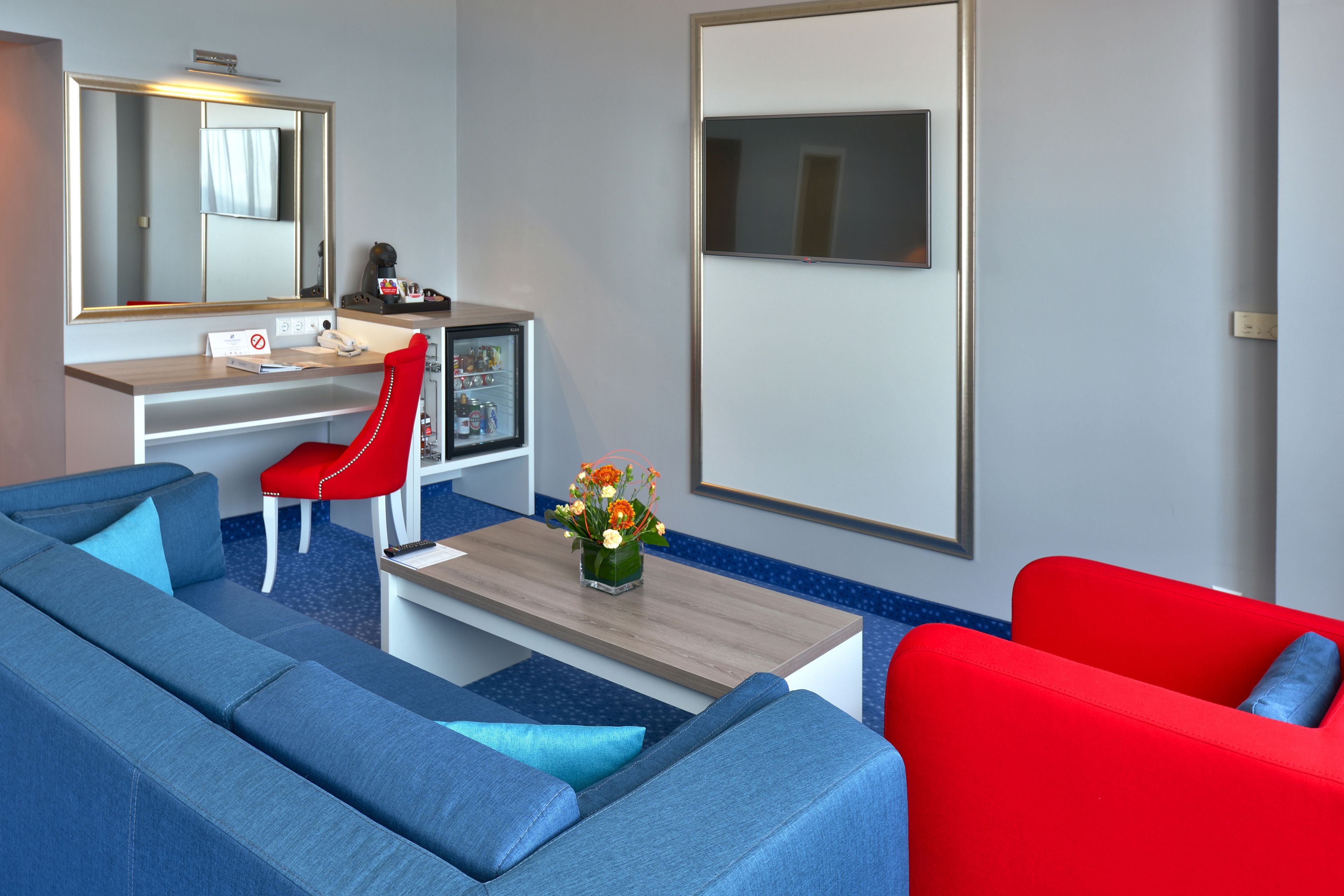 32-inch flat-screen tv with cable channels, tv