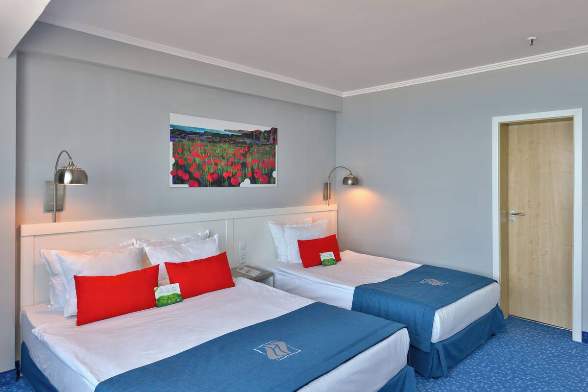 Ropa de cama de alta calidad, minibar, caja fuerte y escritorio