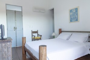 Double Room | Pillow-top beds, minibar, in-room safe, free WiFi - Hotel Villa Santo Antonio (Salvador)