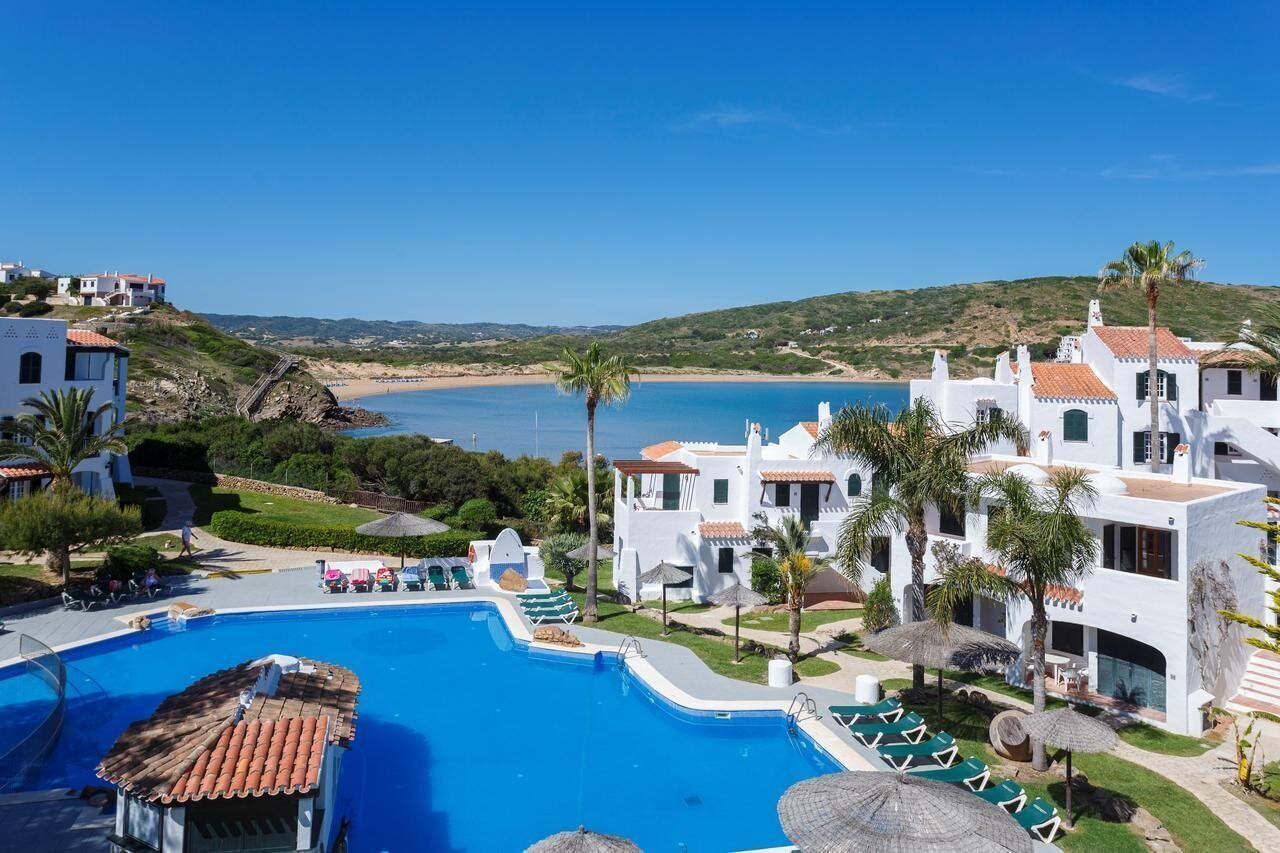 2 piscinas externas, guarda-sóis, espreguiçadeiras