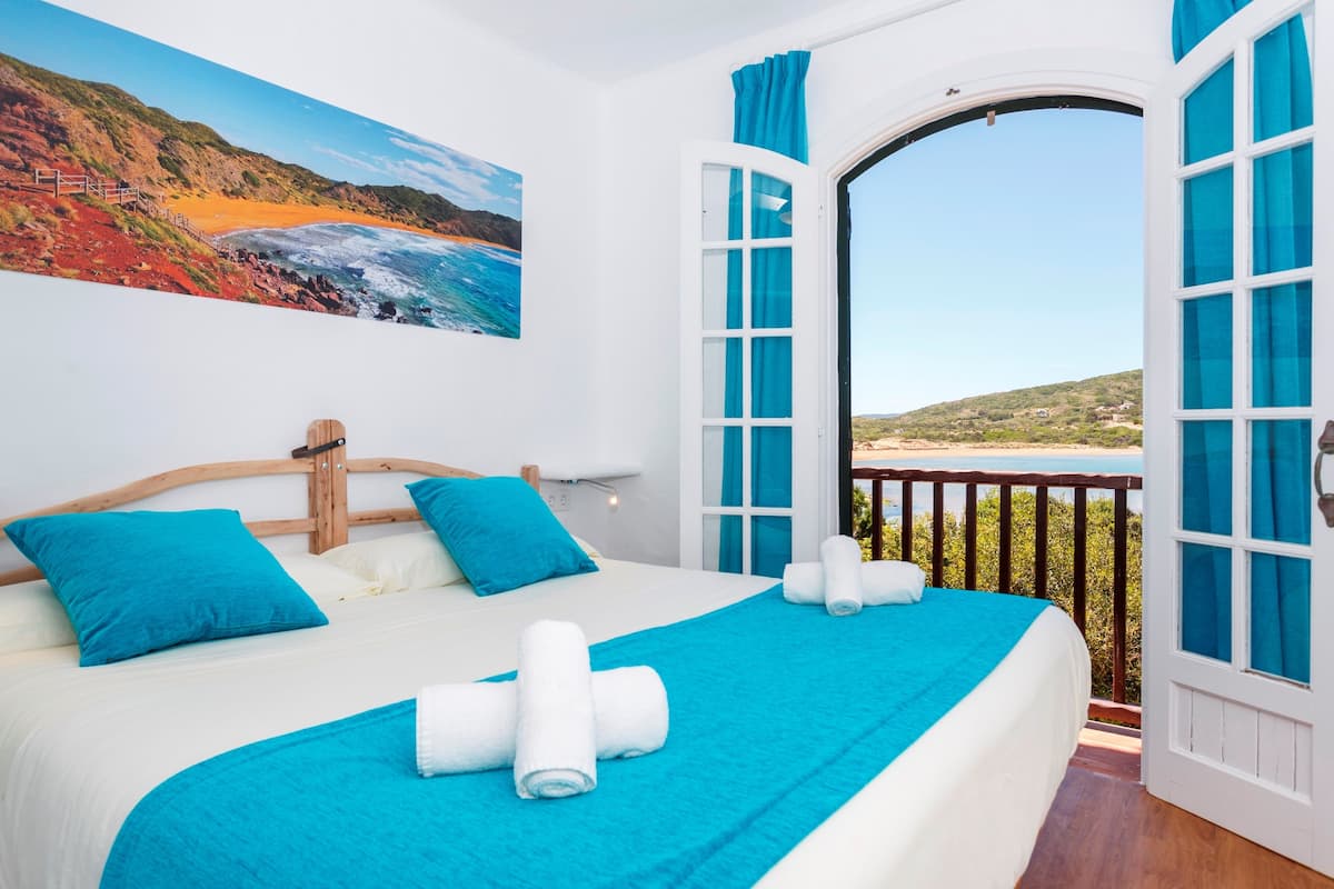 1 bedroom, blackout curtains, free cots/infant beds, free WiFi