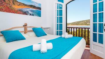 Appartement, 1 chambre, vue partielle sur la mer | Rideaux occultants, lits bébé (gratuits), Wi-Fi gratuit, draps fournis