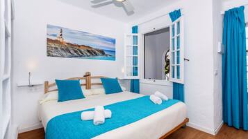 Studio | Blackout drapes, free cribs/infant beds, free WiFi, bed sheets