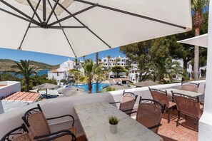 Dinner served - Carema Garden Village (Mercadal)