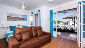 Studio (Priority Location) | Oppholdsrom | TV