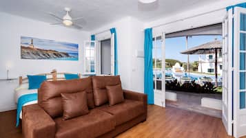 Estudio (Priority Location) | Sala de estar | Una televisión