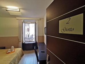Edredón y artículos del minibar gratis