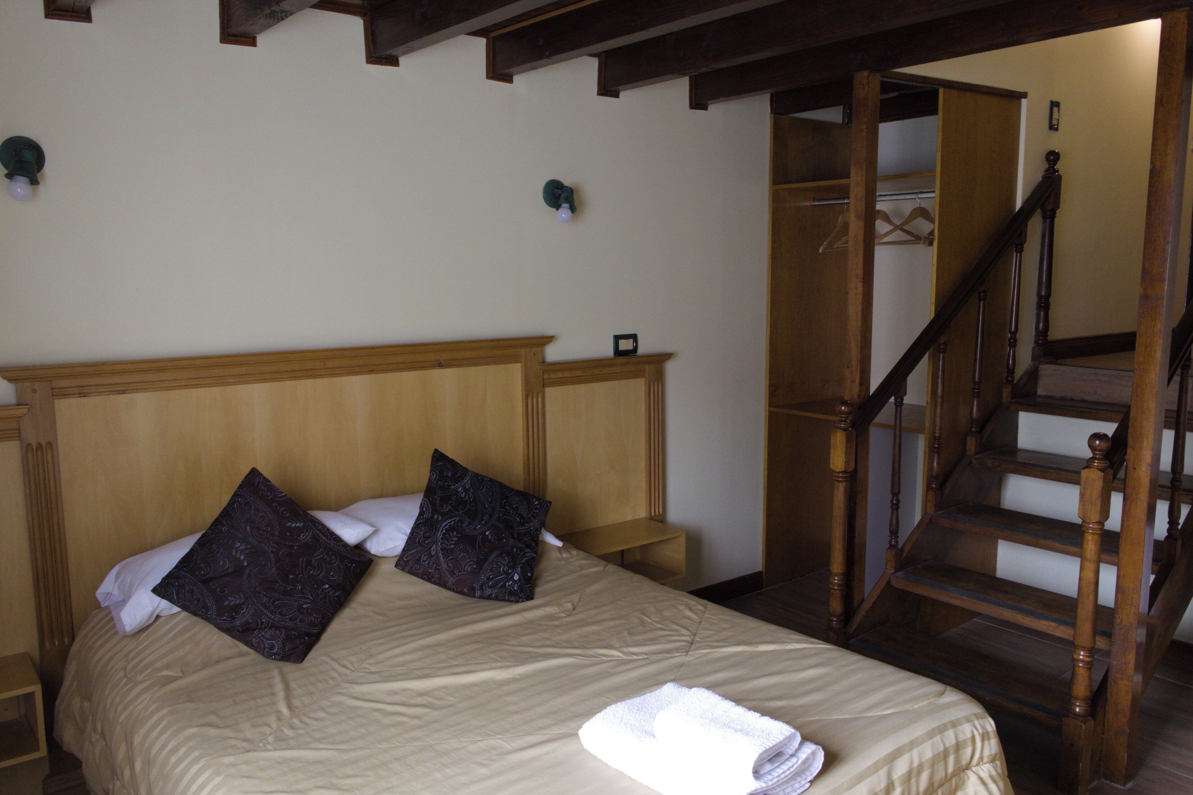 Habitación económica con 1 cama matrimonial o 2 individuales | Minibar, caja de seguridad en la habitación, escritorio y wifi gratis 