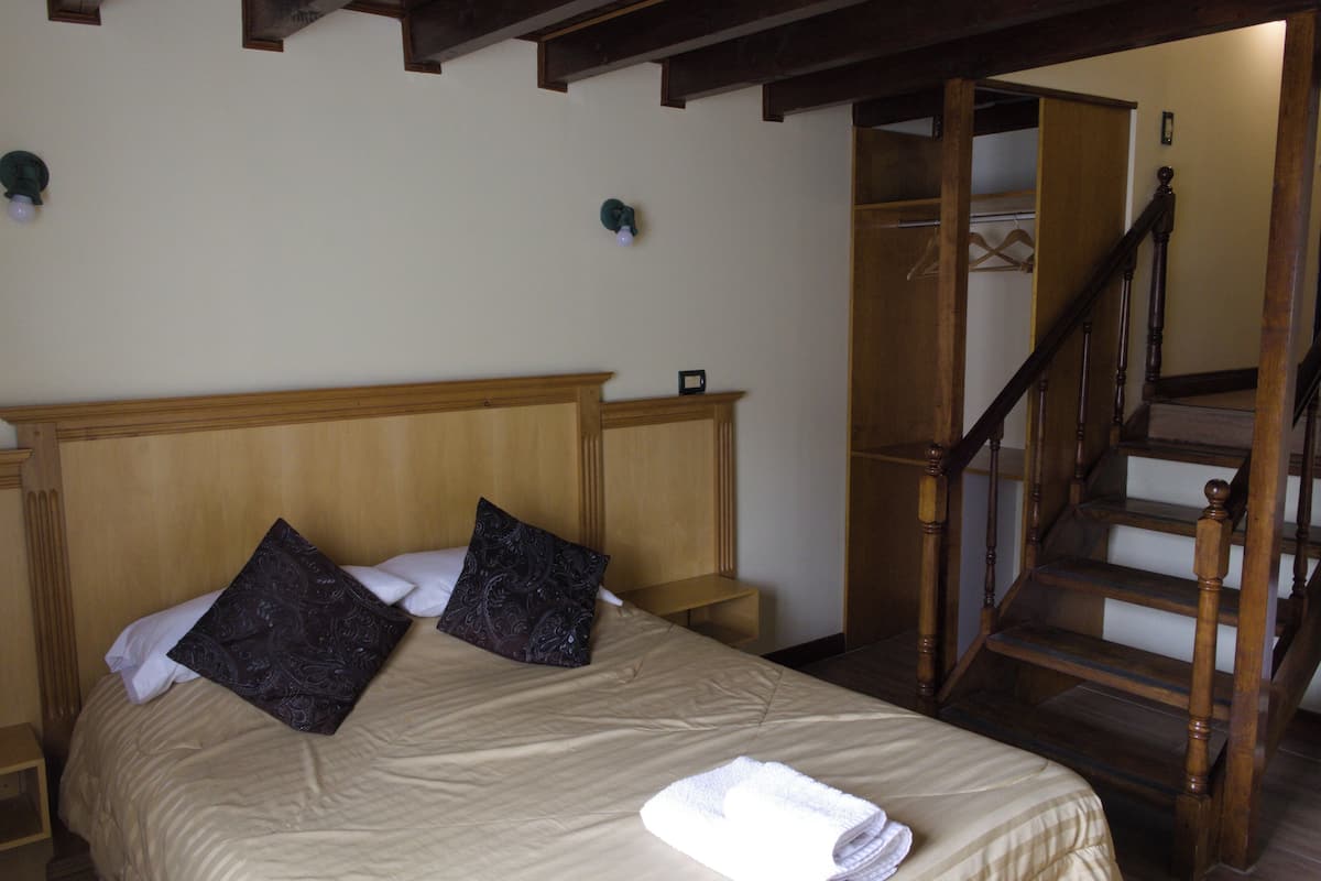 Economy Double or Twin Room | Minibar, in-room safe, desk, free WiFi