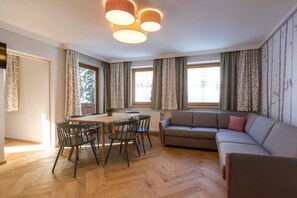 Appartement Familial, balcon, dans les dépendances (Apartment 2 - Haus Antonia) | Vue de la chambre