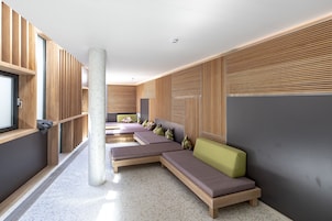 桑拿、湿蒸房、身体护理、热石按摩、产前按摩、运动按摩