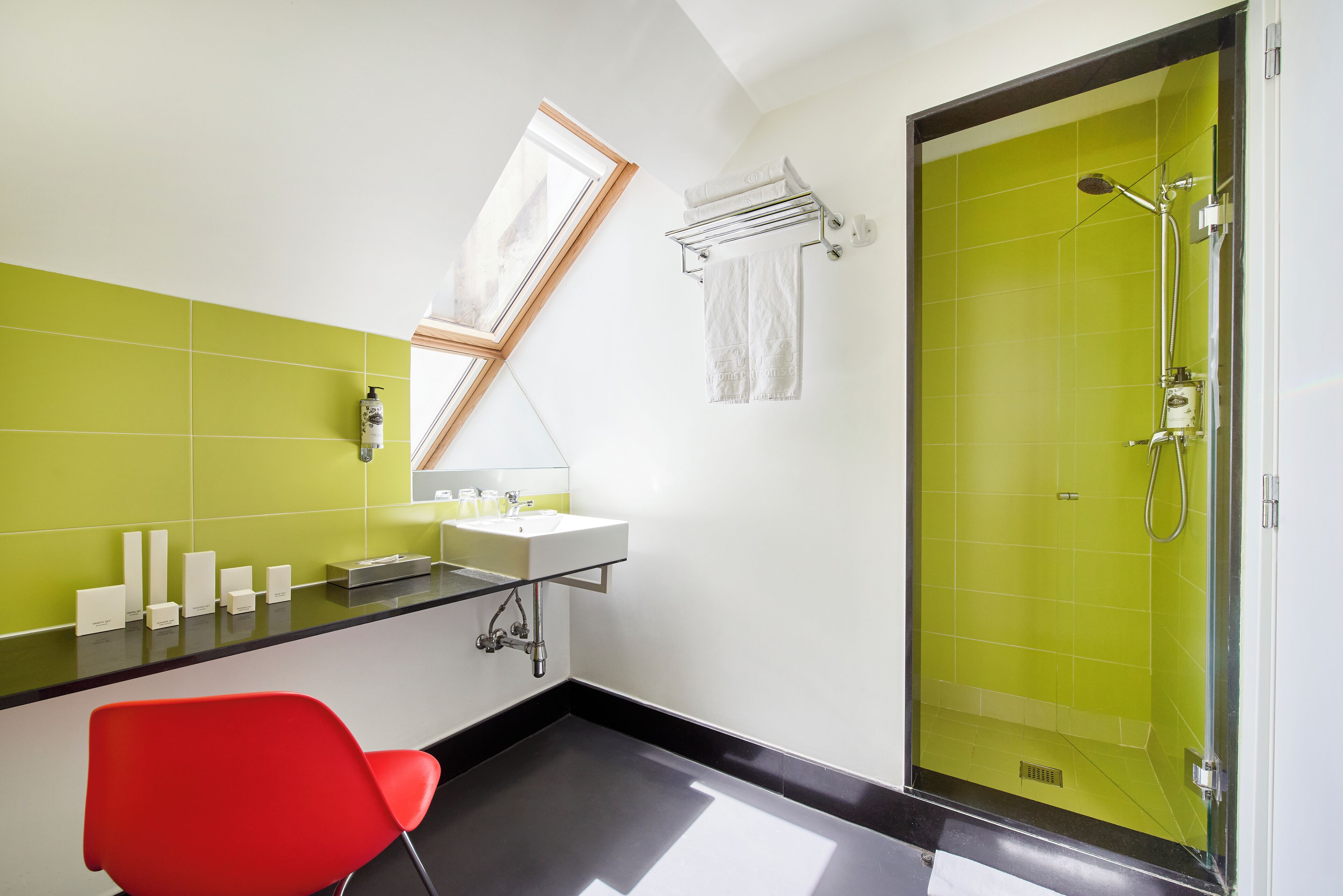 family suite | bathroom | shower, free toiletries, hair dryer, towels