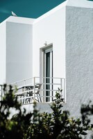 Habitación superior, vistas a la piscina | Vistas del balcón