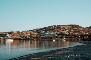 Beach nearby - Polos Hotel (Paros)