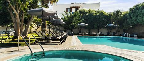 Seasonal outdoor pool, pool loungers