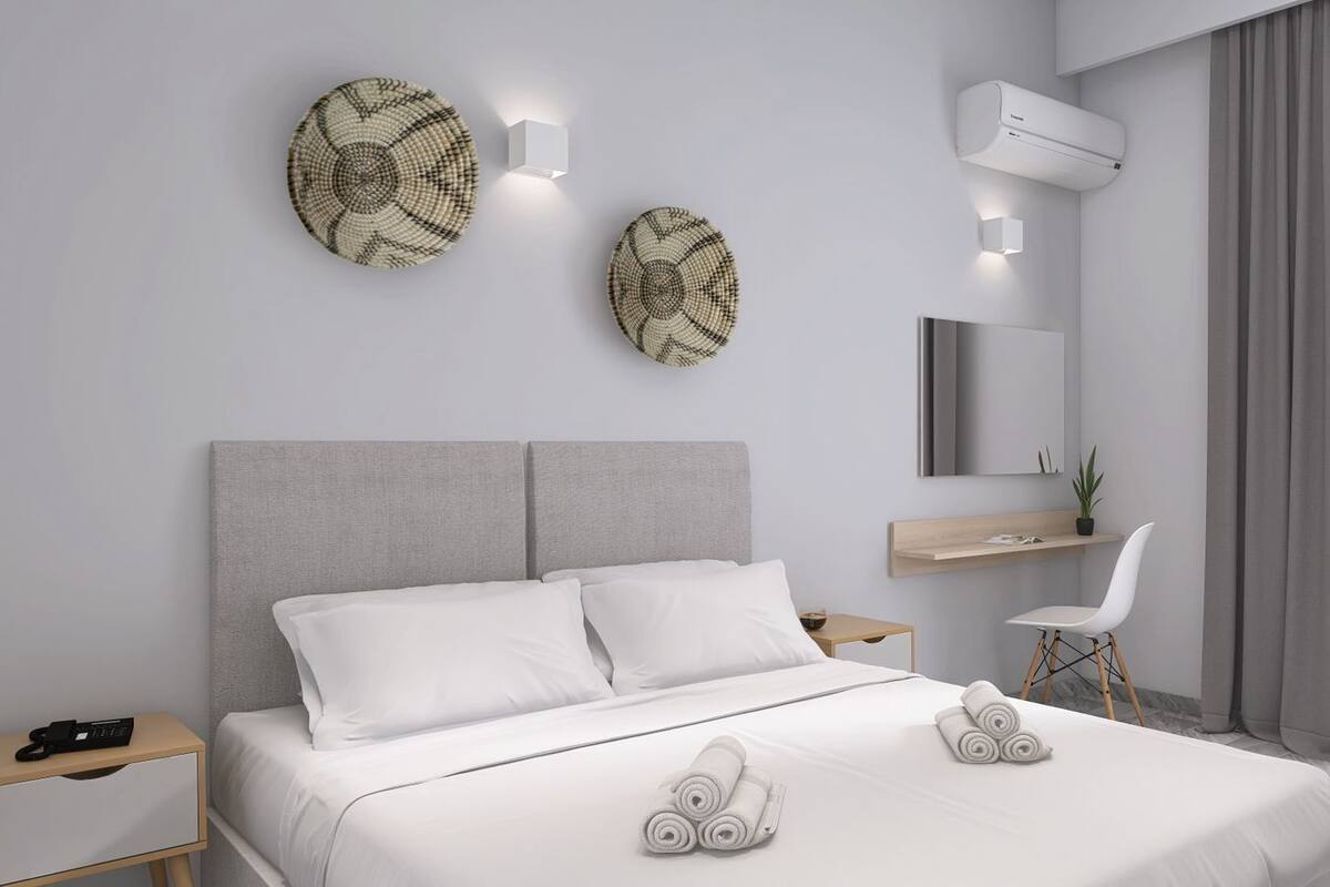 Classic Double or Twin Room | In-room safe, soundproofing, iron/ironing board, free WiFi