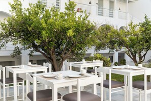 Restaurant - Polos Hotel (Paros)