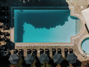Seasonal outdoor pool, sun loungers - Polos Hotel (Paros)